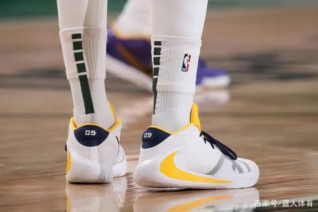 火箭客场挑战雄鹿 ESPN预测胜率火箭高达72.7%